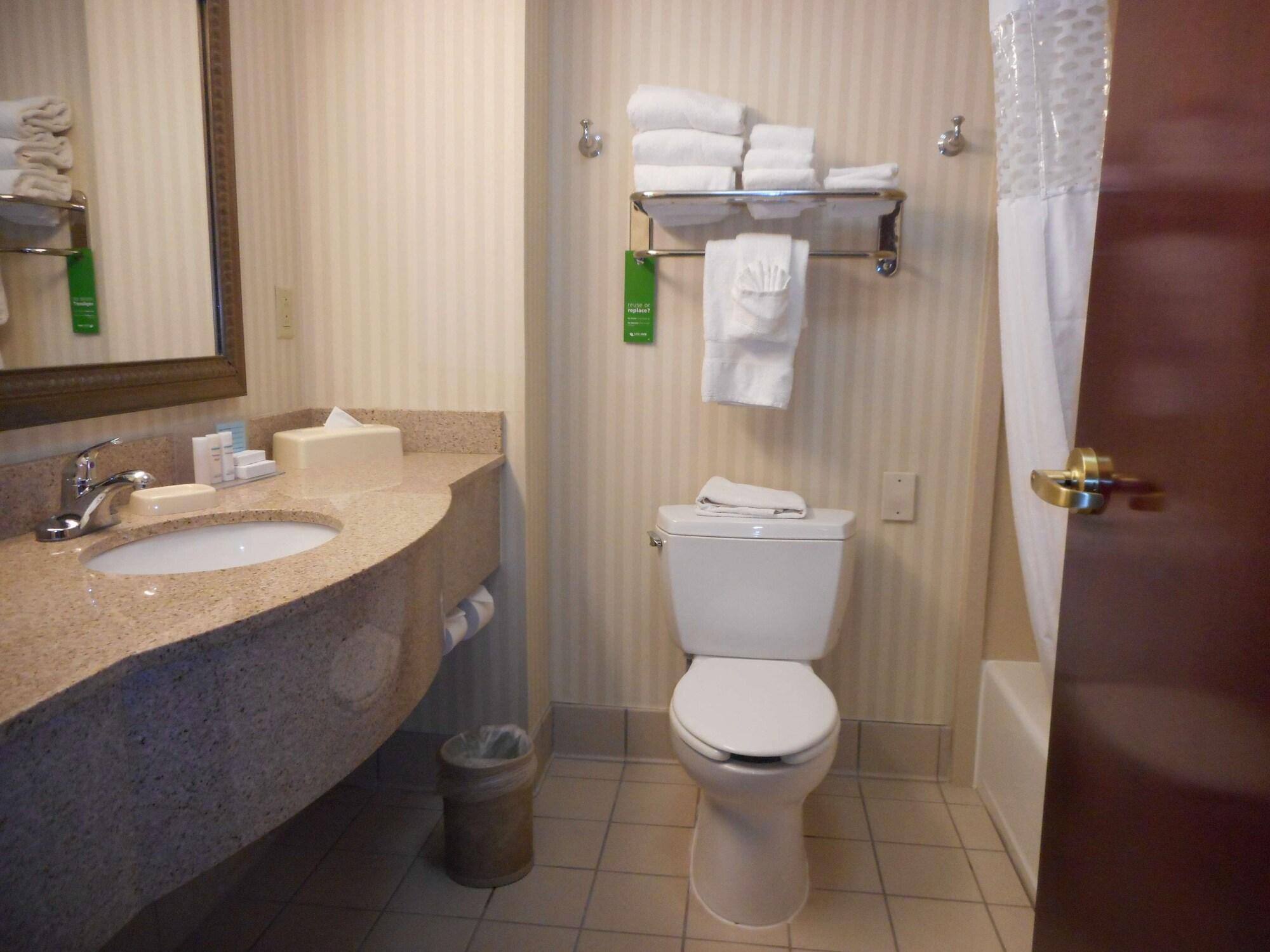 Hampton Inn Ithaca Exterior photo