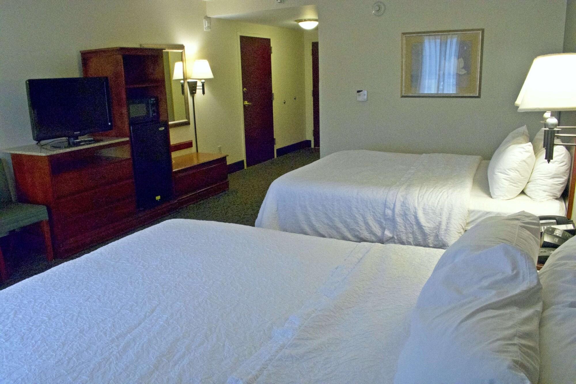 Hampton Inn Ithaca Exterior photo