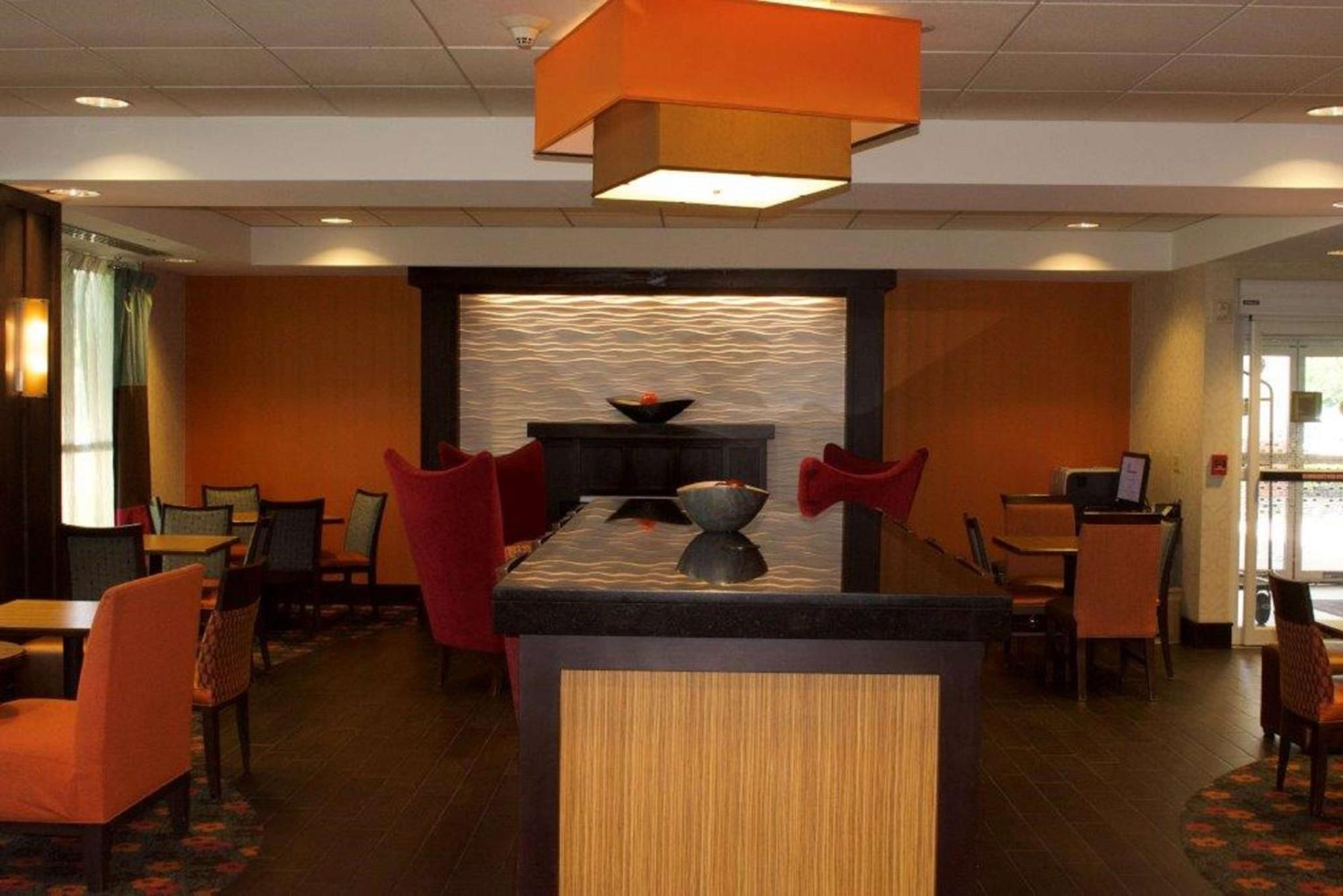 Hampton Inn Ithaca Exterior photo