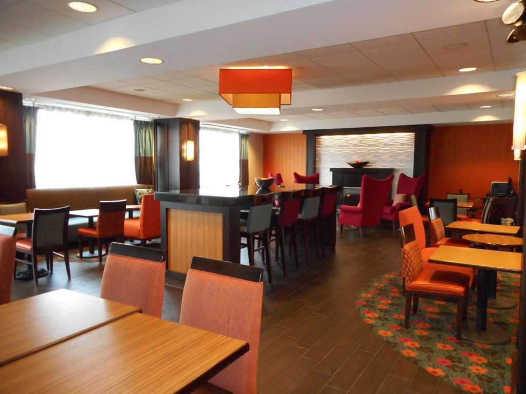 Hampton Inn Ithaca Restaurant photo